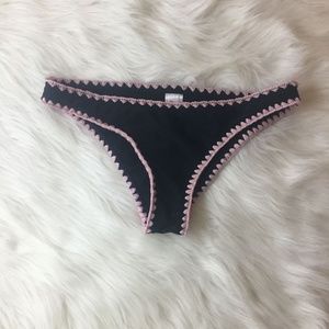 Hula Honey Embroidered Diamond Bottom